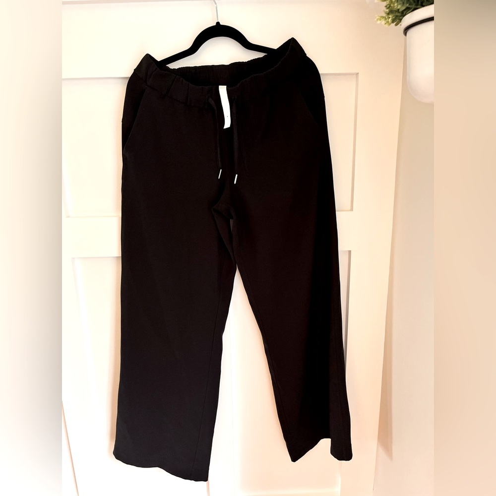 Lululemon on the fly black wide leg size 8